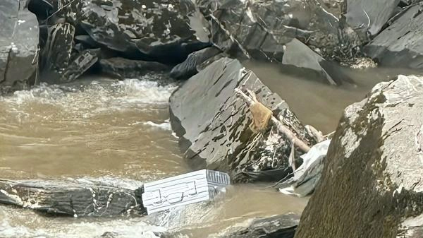 江苏6游客包车游川西坠河，2死5失联，当地全力搜救-GOGO社区