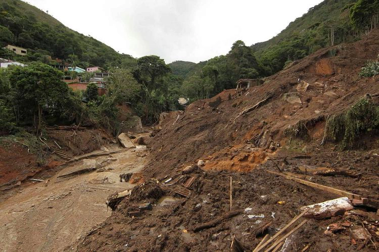 四川泸州一地突发泥石流 相关部门紧急救援-GOGO社区
