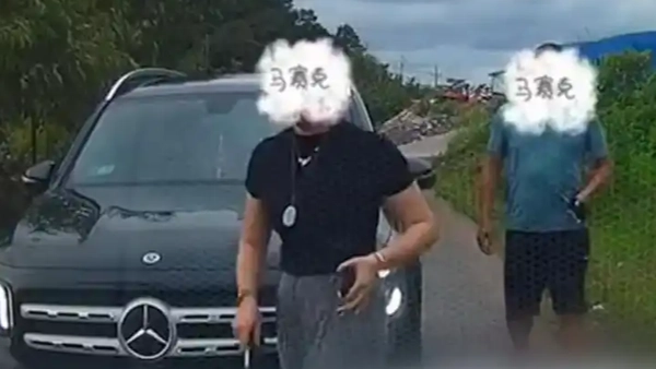 警方通报“奔驰女司机亮证逼迫让路”：已成立工作组展开调查-GOGO社区