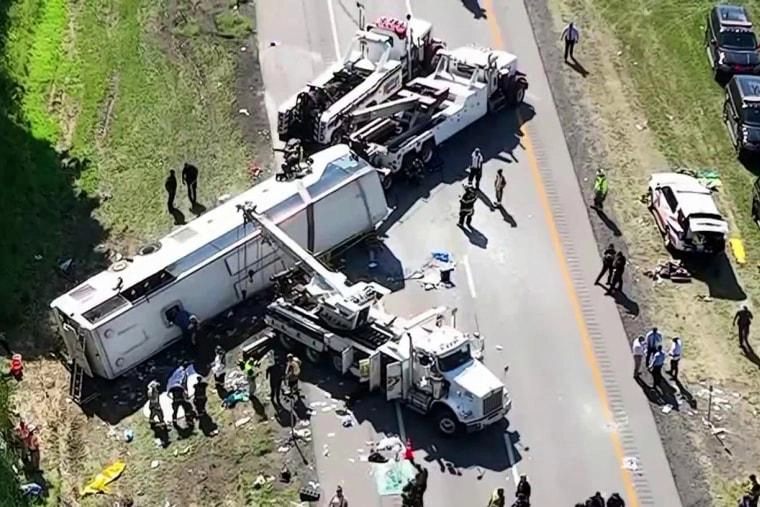 A bus rollover in New York State killed 5 people, including a 22-year-old Chinese student - GOGO community