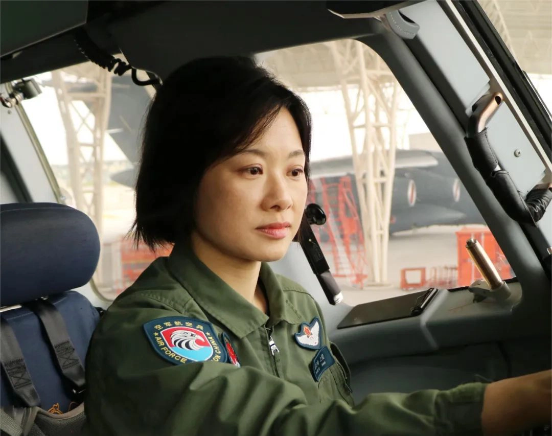 图片[2]-全网刷屏的女机长，是她！-GOGO社区