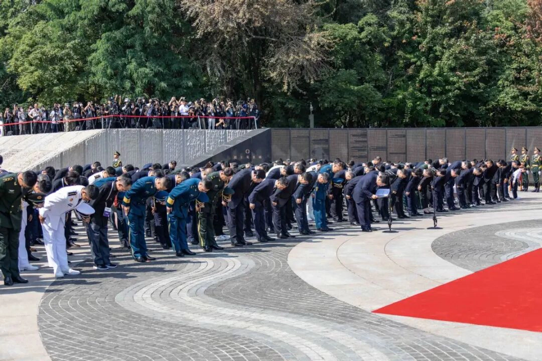 China pays its respects to 30 war martyrs-GOGO社区