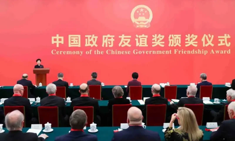 Fifty expats awarded for contributions-GOGO社区