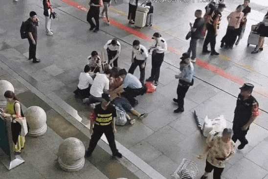惊险一幕！事发深圳北站，视频曝光-GOGO社区