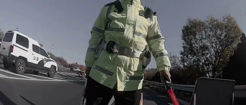 “让他过去！”交警一句话，全网点赞-GOGO社区